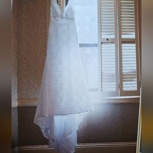 Elegant White Lace Gown with pinnable train